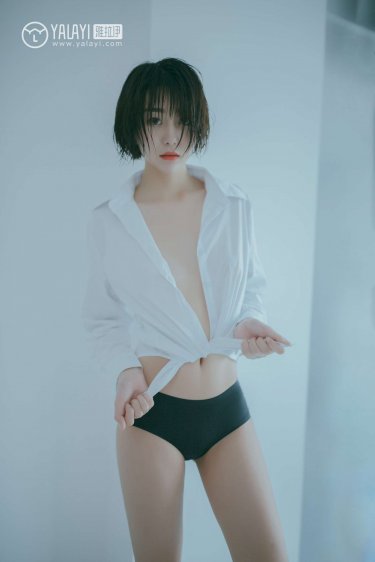 一男一女打扑克牌