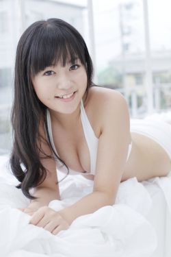 一女被两男吃奶玩乳尖